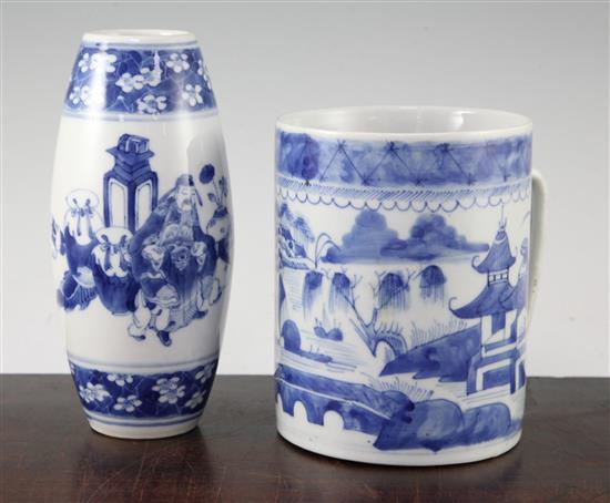 A Chinese export blue and white quart mug, and a blue and white vase, 19th century, 19.5cm